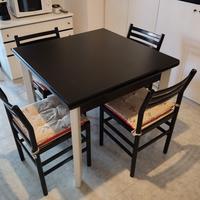 Tavolo quadrato allungabile con quattro sedie