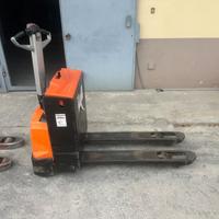 Transpallet elettrico ricarica 220
