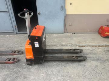 Transpallet elettrico ricarica 220