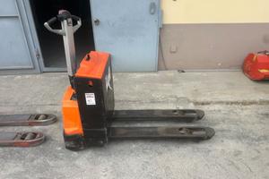 Transpallet elettrico ricarica 220