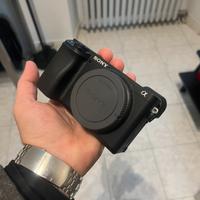 sony a 6400 mirrorless apsc più obbiettivi