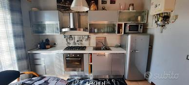 Cucina grigia laccata