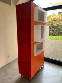 Mobile espositore con nicchie in plexiglass