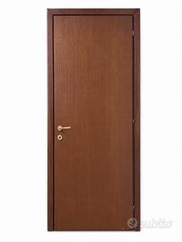 Porta interna marrone effetto legno