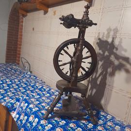Antico arcolaio-filatoio in legno