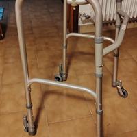 deambulatore con rotelle