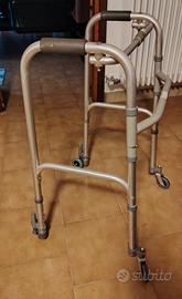 deambulatore con rotelle
