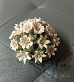 Vasetto di fiori margherite vintage in porcellana