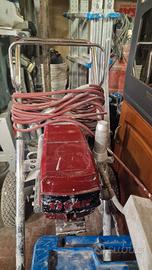 Pompa per la rasatura e pittura 