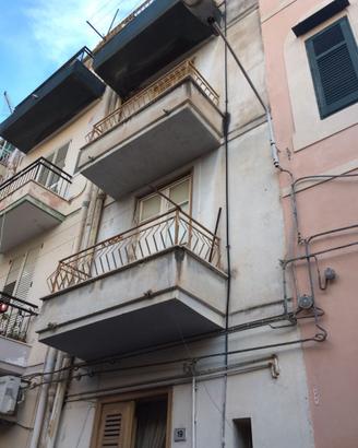 Palazzina indipendente da ristrutturare a Bagheria