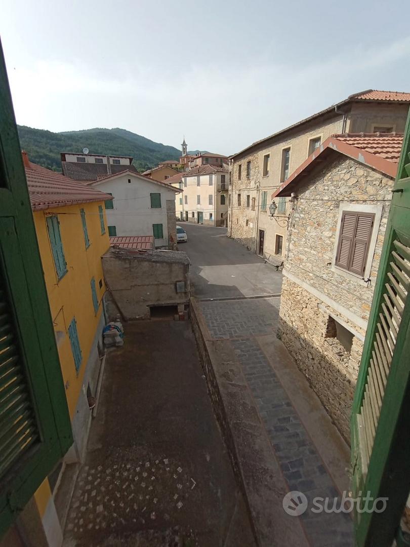Casa in pietra su 3 piani in centro paese - Altro