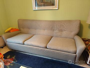 Divano 1955 completamente restaurato