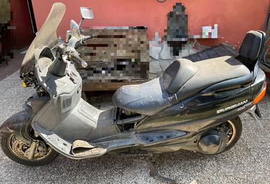 Suzuki Burgman AN 400//1999//ricambi inclusi