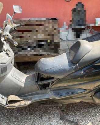 Suzuki Burgman AN 400//1999//ricambi inclusi