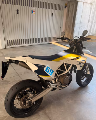 Husqvarna 701 Supermoto