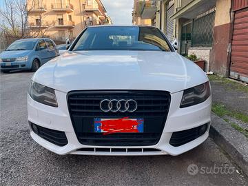 Audi A4 B8 del 2009 Berlina S-Line 2.0 TDI 143Cv