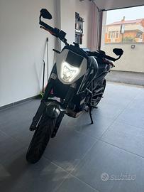 Moto KTM Duke 690