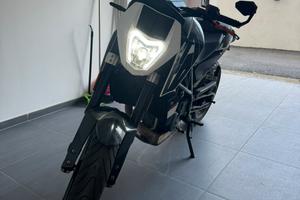 Moto KTM Duke 690