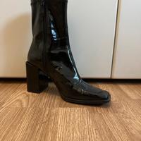 Stivaletto in vernice nero