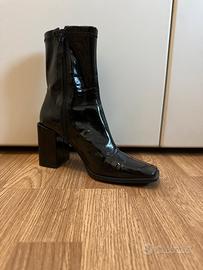 Stivaletto in vernice nero