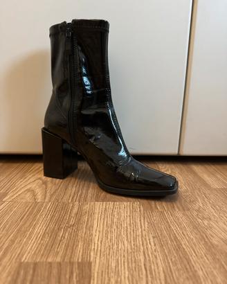 Stivaletto in vernice nero