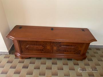 Cassapanca in legno