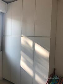 Armadio bianco con casettiera integrato