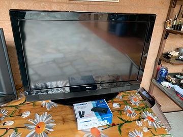 Televisore 32 pollici con decoder esterno