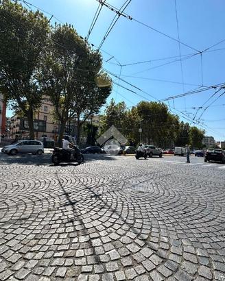 MONOLOCALE A NAPOLI