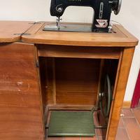 Macchina da cucire Elgin.