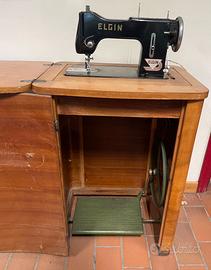 Macchina da cucire Elgin.