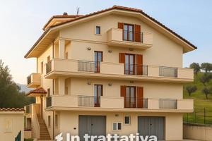 Villa di 410 m² con più di 5 locali e box auto a S