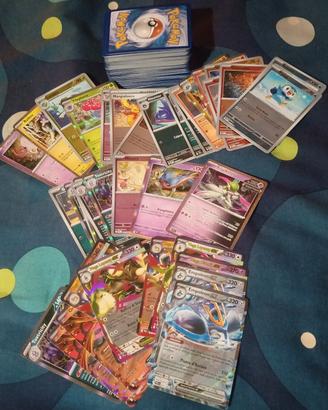 200 CARTE POKÉMON+ MONETE + ADESIVI