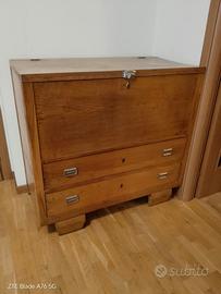 Cassa con due cassetti anni '60