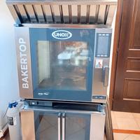 Forno elettrico UNOX con vapore professionale.
