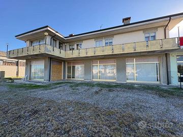 Immobile di 291 m² con 2 locali a Lendinara