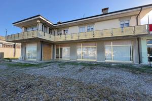 Immobile di 291 m² con 2 locali a Lendinara