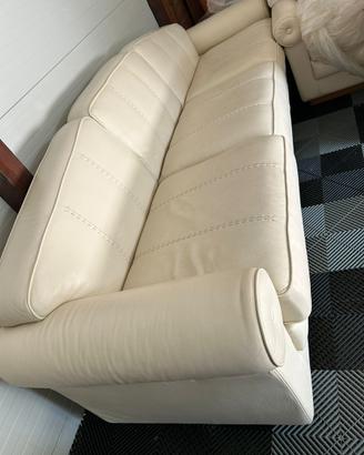 Poltrone e divani in pelle