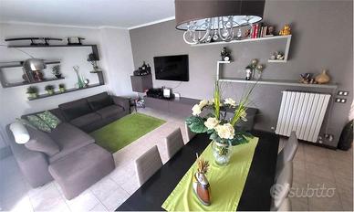 LUMINOSO E AMPIO APPARTAMENTO a DUE PASSI DAL MARE