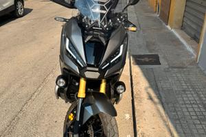 Honda X-ADV 750 2023 - 4.250km - Akrapovic
