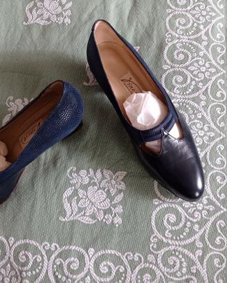 Scarpe nuove mai indossate n.38,5 vero cuoio blu