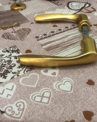 Maniglie porte interne color oro