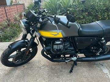Moto Guzzi V7 III Stone 750 cc