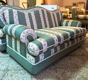 Divano telaio in legno e rivestimento damascato