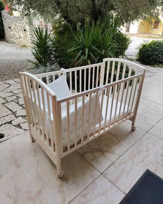 Lettino con materasso e paracolpi