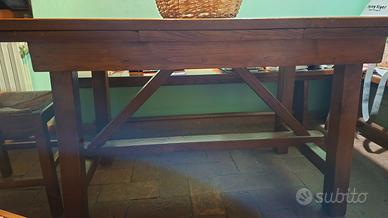 Tavolo in legno massello