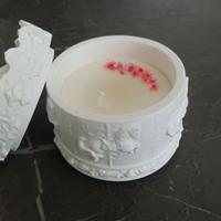 Candela realizzata interamente a mano 