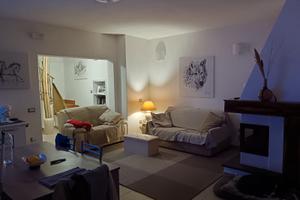 Casa indipendente su due livelli con cortile