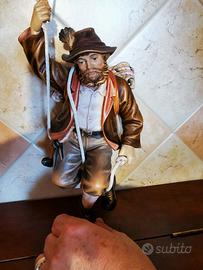 Scultura in legno della Val Gardena. Scalatore