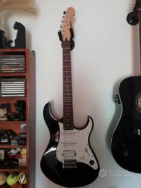 Chitarra elettrica Yamaha EG 112
